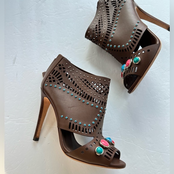 Gucci Lika Laser Cut Studded Heels - Picture 2 of 13